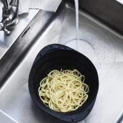 Sigter/Dørslag Dørslag – Normann Copenhagen -Køkkenudstyr 255140 Normann Copenhagen Strainer Black 01