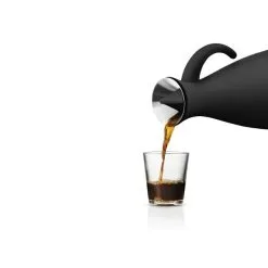 Termokander Mat Sort Eva Solo Termokande -Køkkenudstyr 502801 Vacuum jug 1l Matt black pouring HIGH